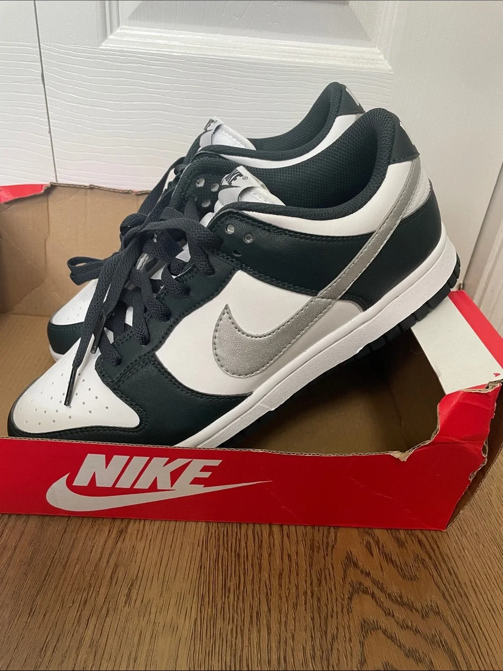 Nike Dunk Low women’s 10. Men’s 8.5 Seaweed/Metallic Silver-White IO7450-364